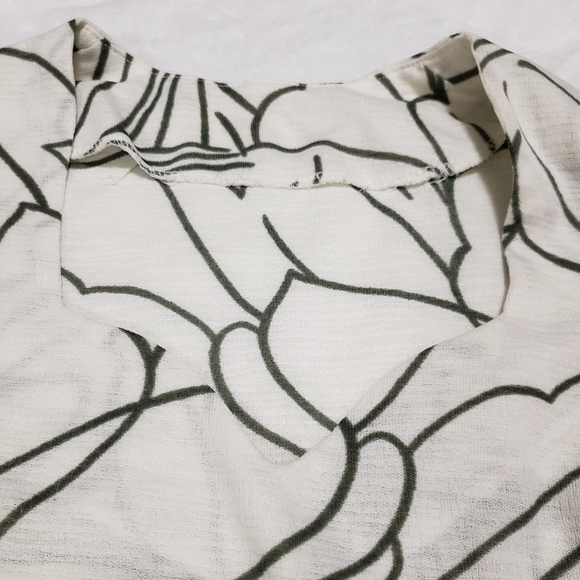 Floral top - Picture 2 of 11